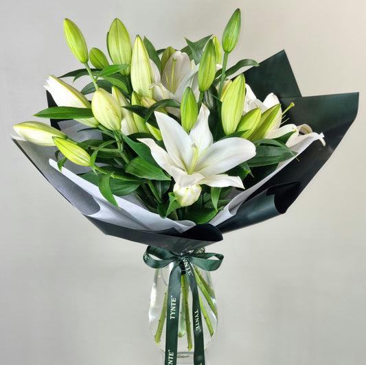 Luxe White Classic Charm Vase
